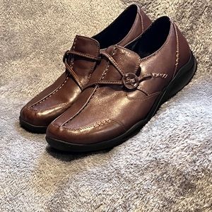 Clarks brown leather wave shoes used but in great shape size 11w